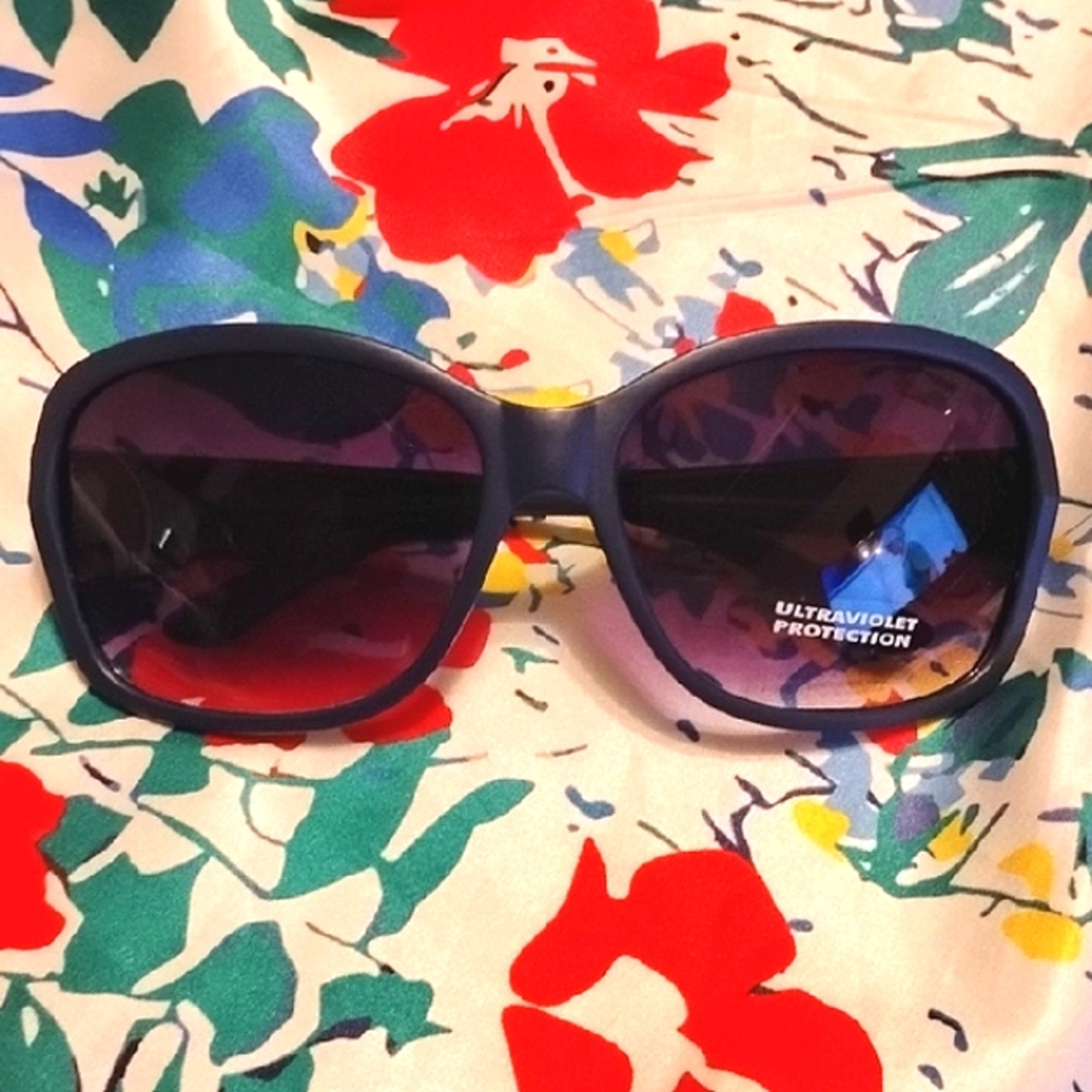 Blue 💙 Oversized Square UV Protective Sunglasses with Gradient Lenses